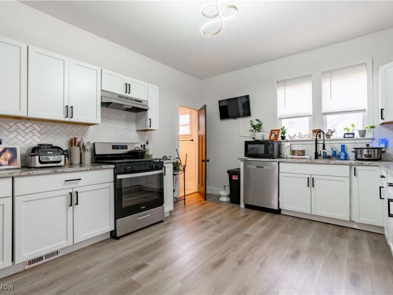 416 Bacon Avenue, Akron, OH 44320 Photo 13