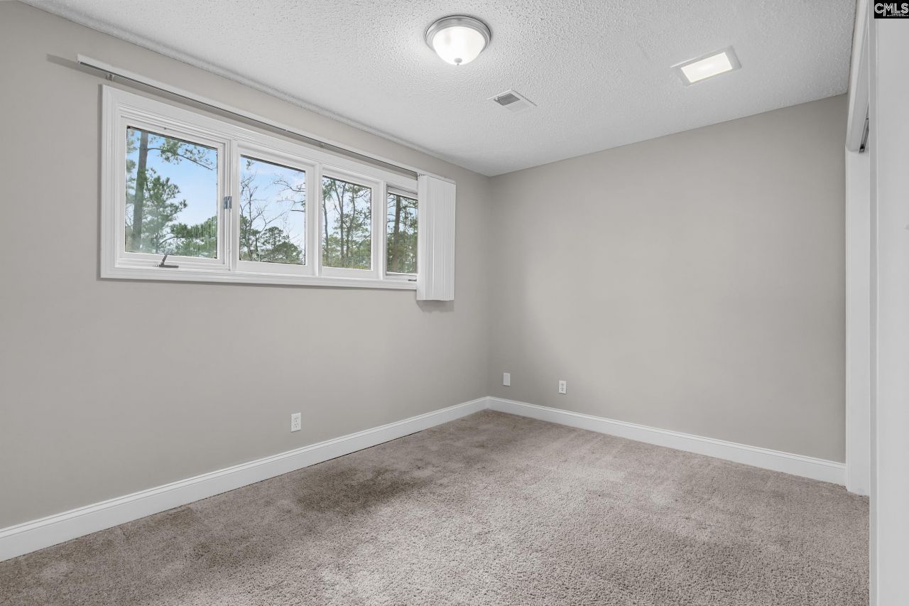 170 Lionsgate Drive  Photo 16