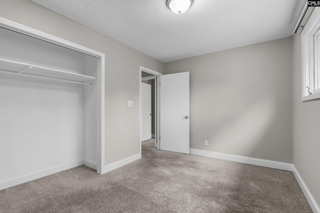 170 Lionsgate Drive  Photo 17