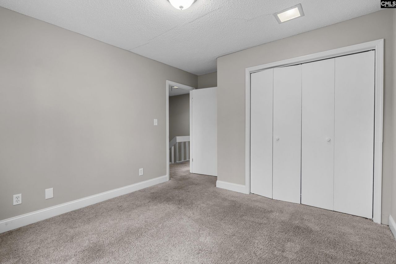 170 Lionsgate Drive  Photo 24