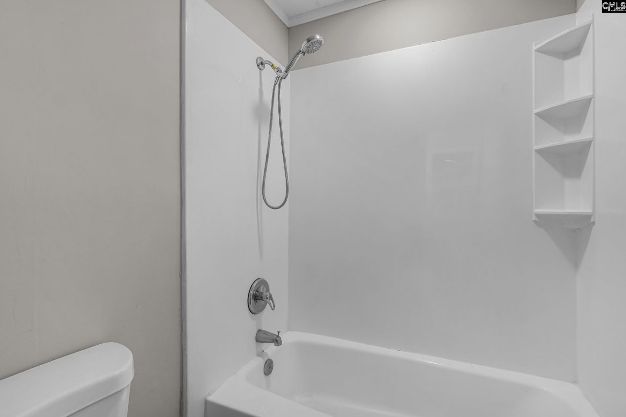 170 Lionsgate Drive  Photo 26