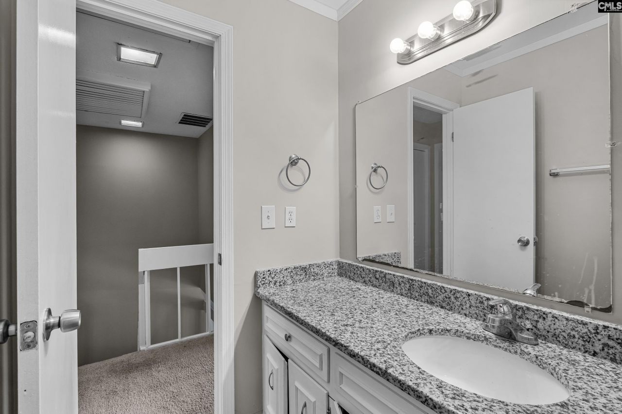 170 Lionsgate Drive  Photo 27