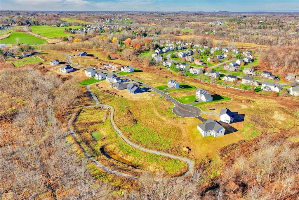 10 Mendon Green Lane, Pittsford, NY 14534 Main Photo