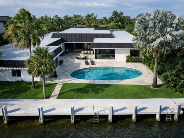 1201 Diplomat Pkwy, Hollywood, FL 33019