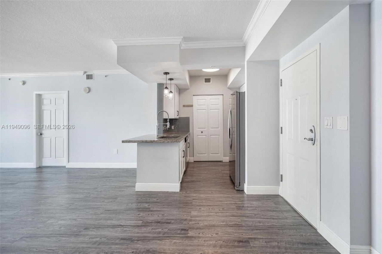 2000 N Bayshore Dr, Unit 1105, Miami, FL 33137 Photo