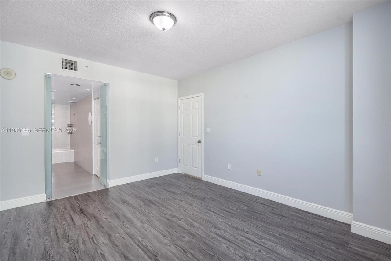 2000 N Bayshore Dr, Unit 1105, Miami, FL 33137 Photo