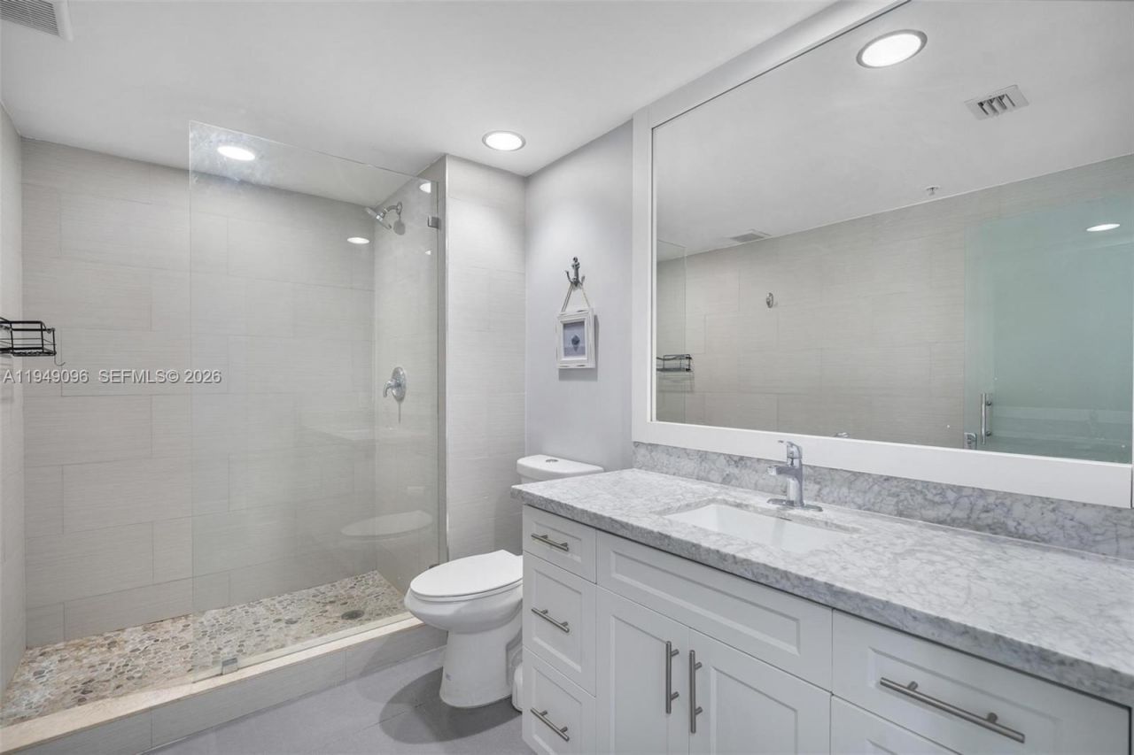 2000 N Bayshore Dr, Unit 1105, Miami, FL 33137 Photo