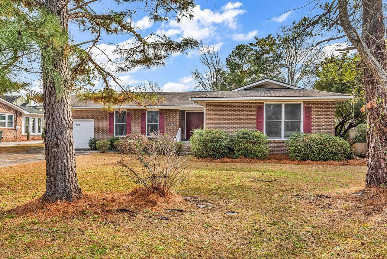 707 Anne St. Photo 1