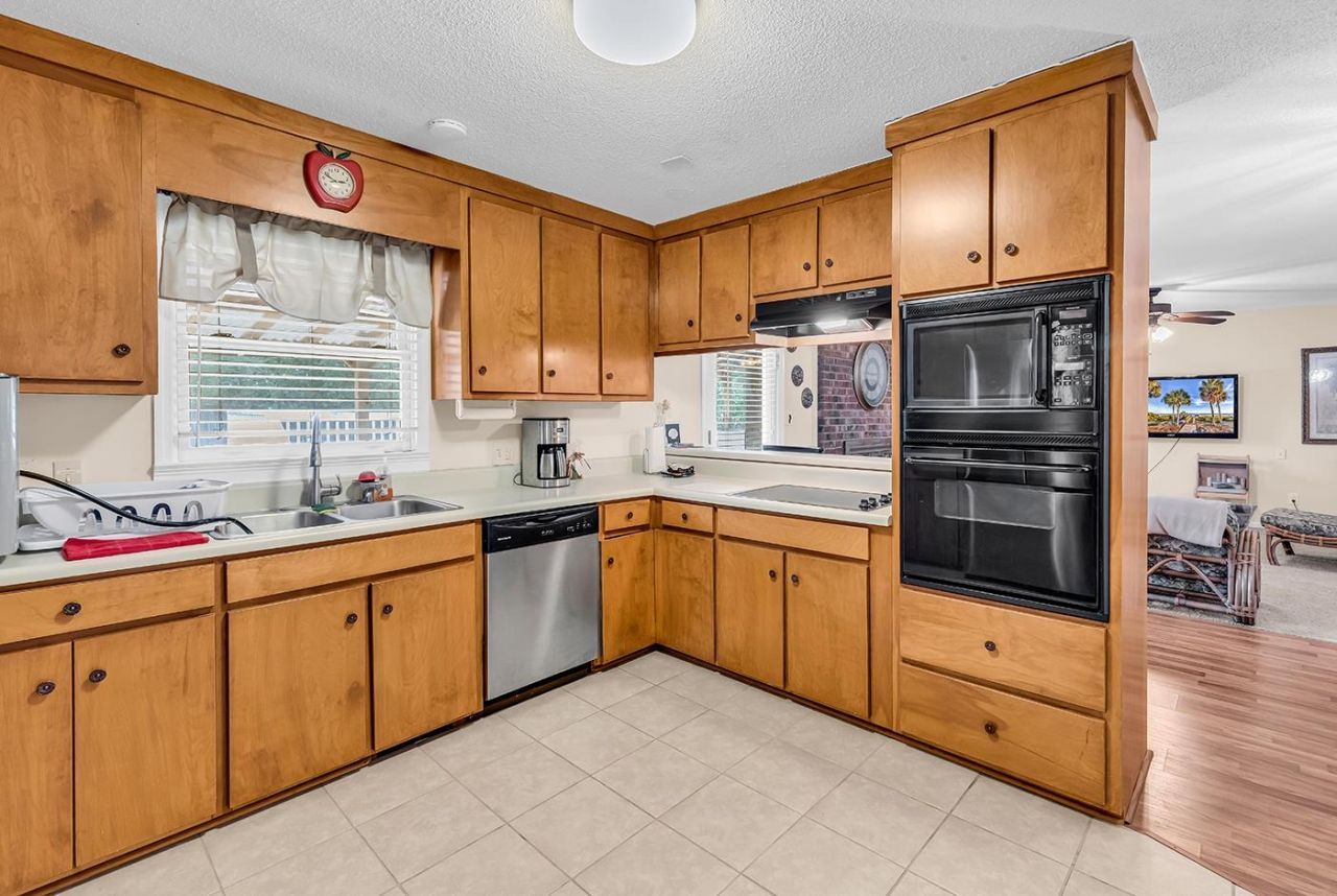 707 Anne St. Photo 10