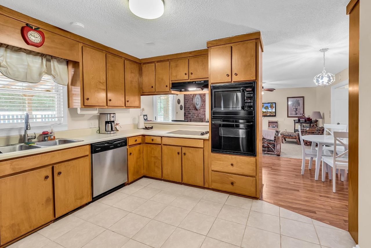 707 Anne St. Photo 11