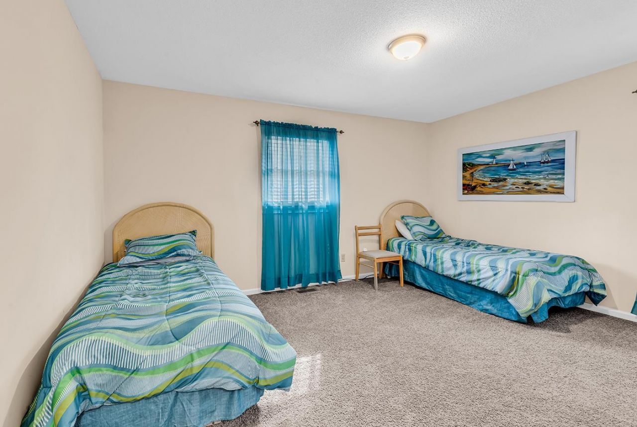 707 Anne St. Photo 23