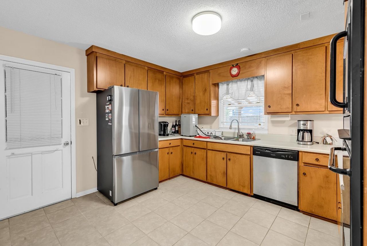 707 Anne St. Photo 9