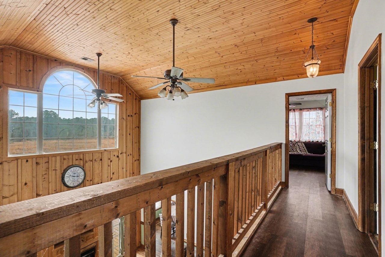 202 Highway 747 Photo 14