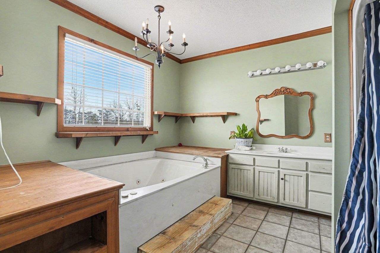 202 Highway 747 Photo 17