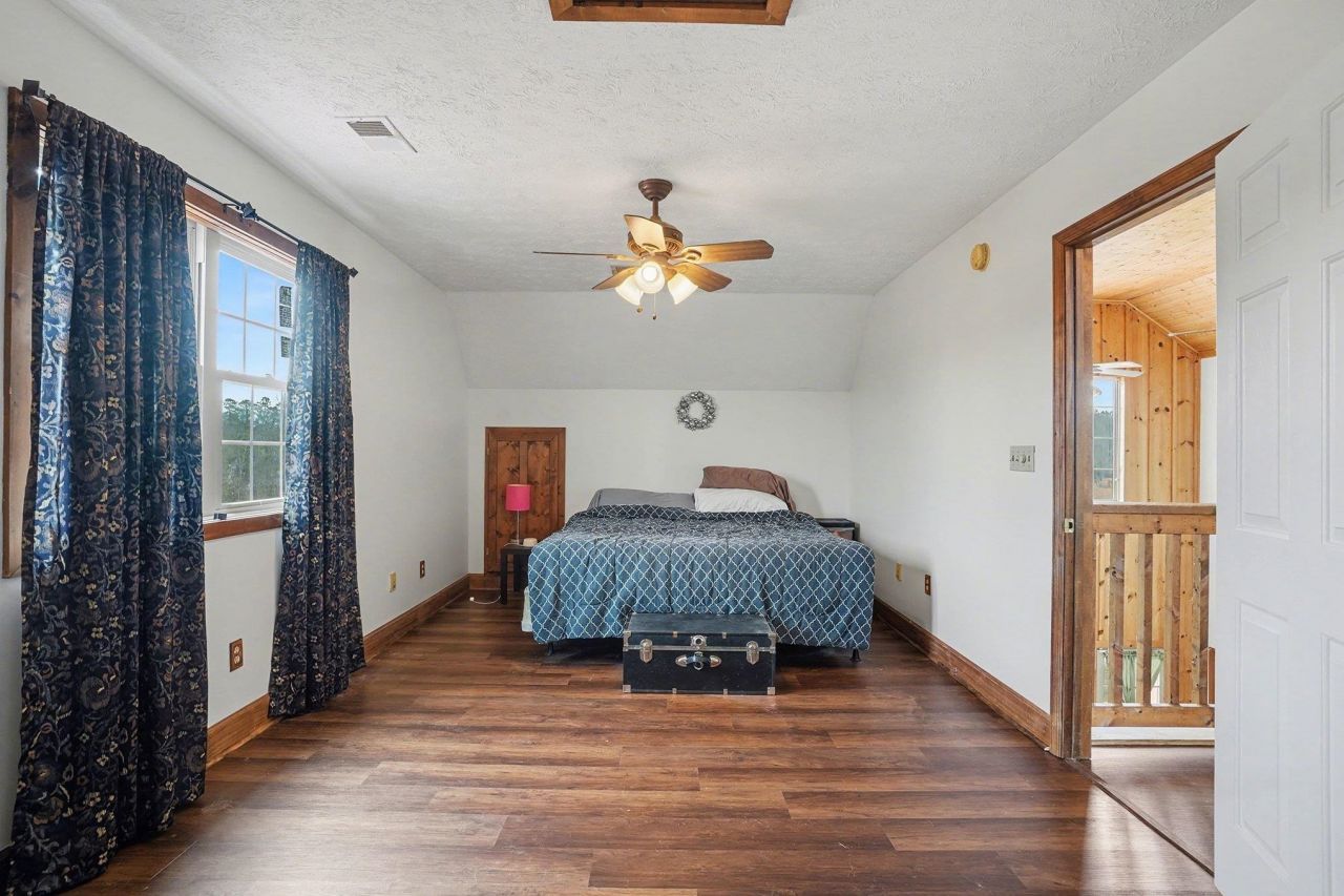 202 Highway 747 Photo 18