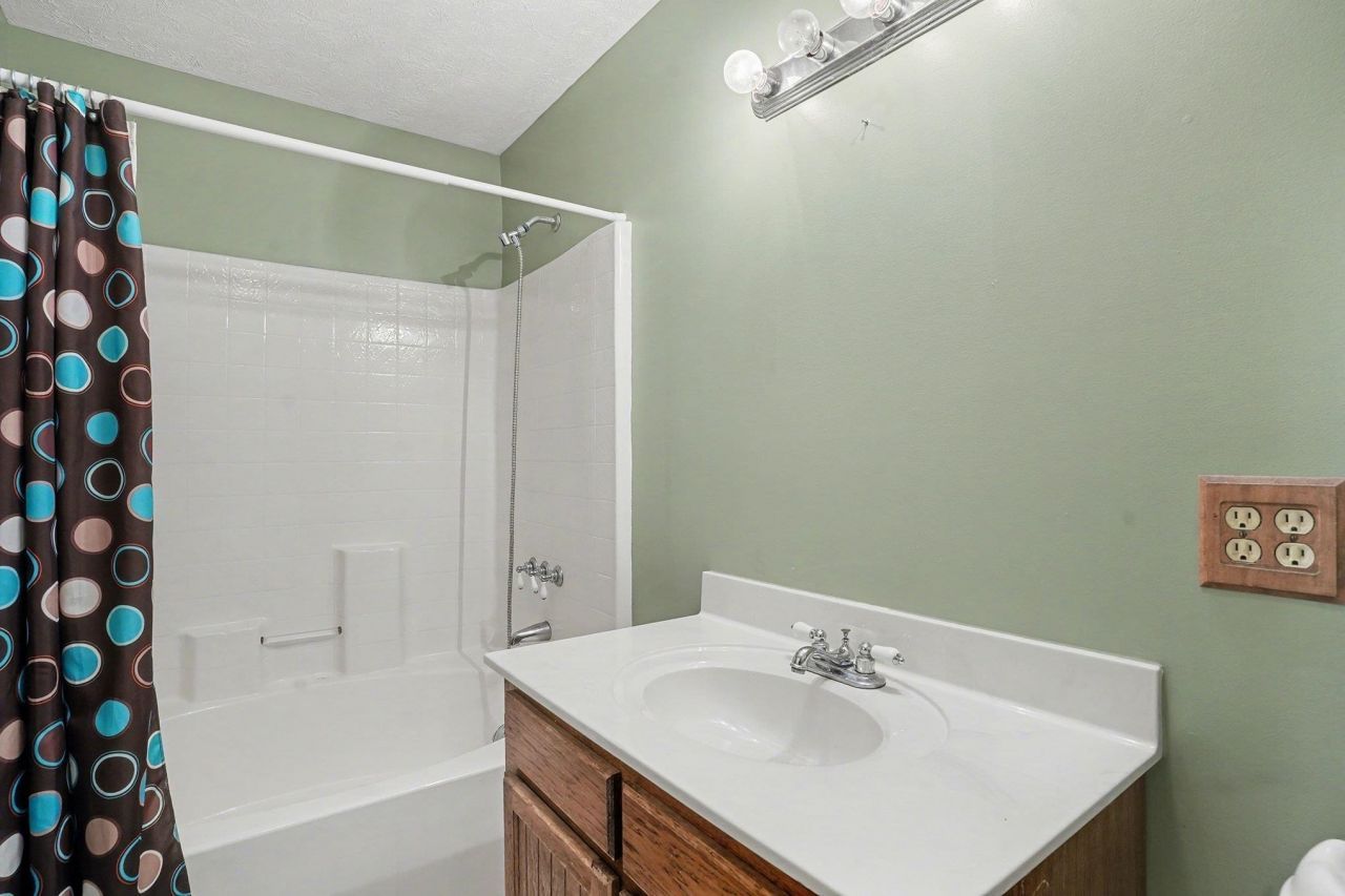 202 Highway 747 Photo 20