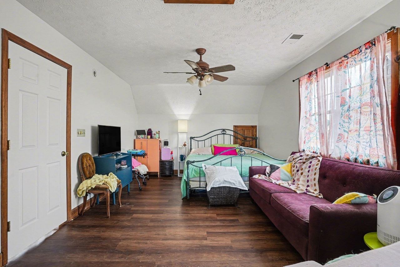 202 Highway 747 Photo 21