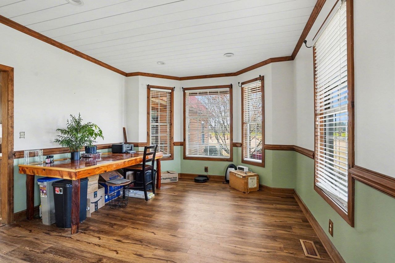 202 Highway 747 Photo 7