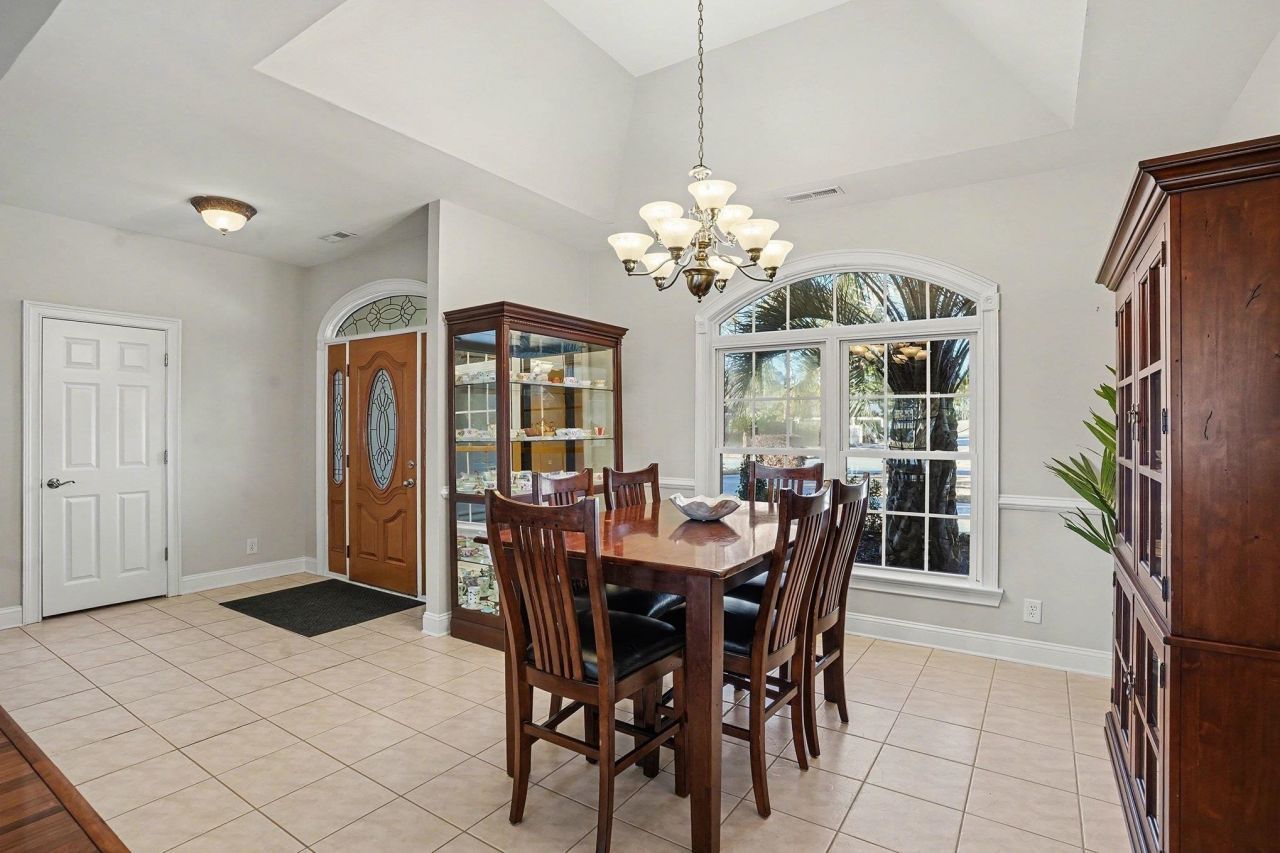 9127 Abingdon Dr. Photo 4