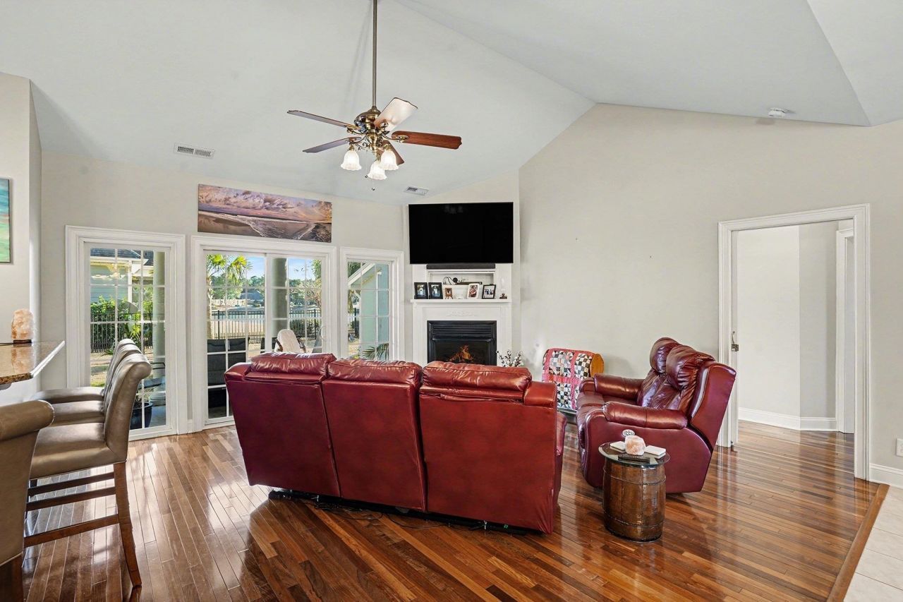 9127 Abingdon Dr. Photo 8