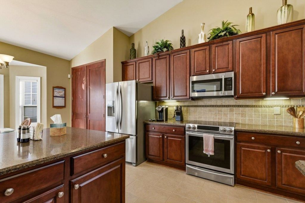 9 Alabaster Ct. Photo 11