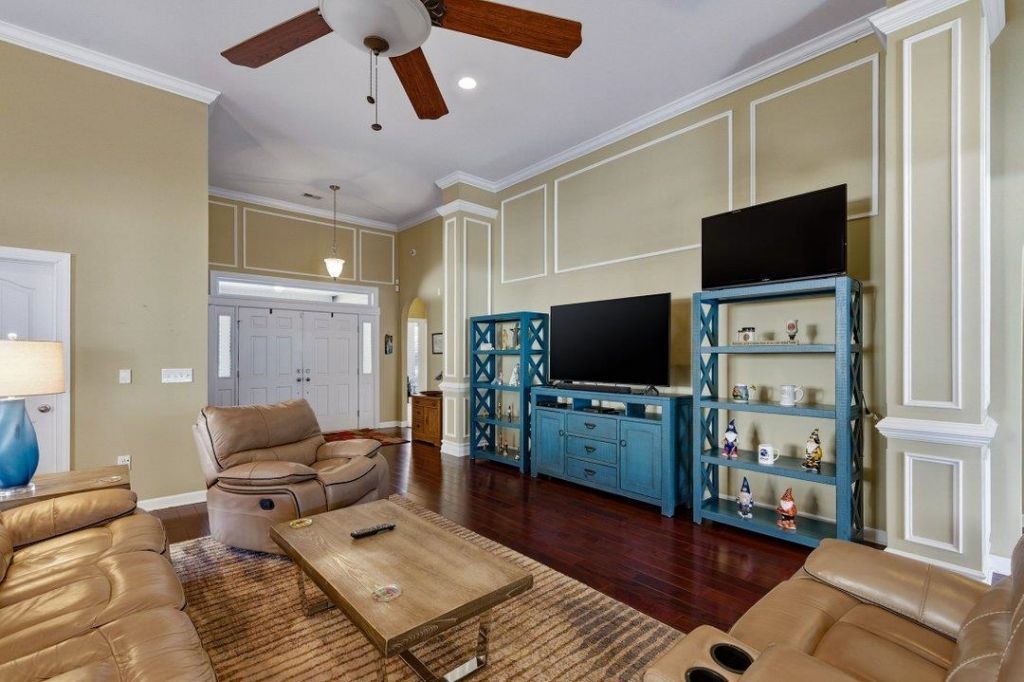 9 Alabaster Ct. Photo 4