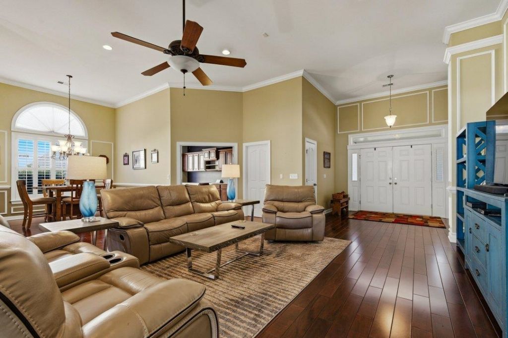 9 Alabaster Ct. Photo 6