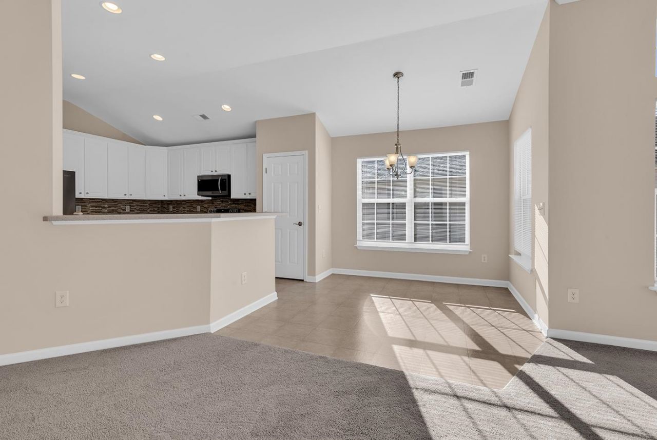 312 Barclay Dr. Photo 7