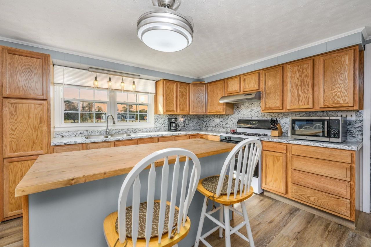 9300 Lake Swamp Rd. Photo 5