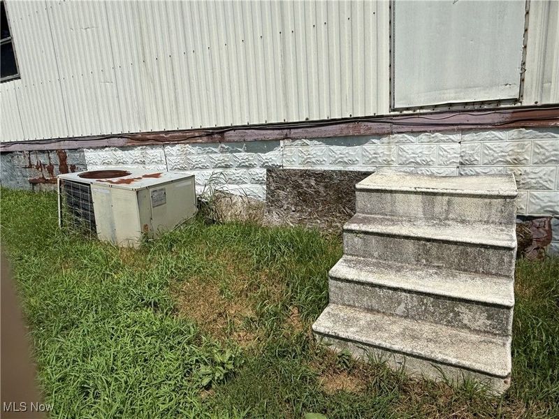 201 Pear Street, Unit LOT 21, Bethesda, OH 43719 Photo 10