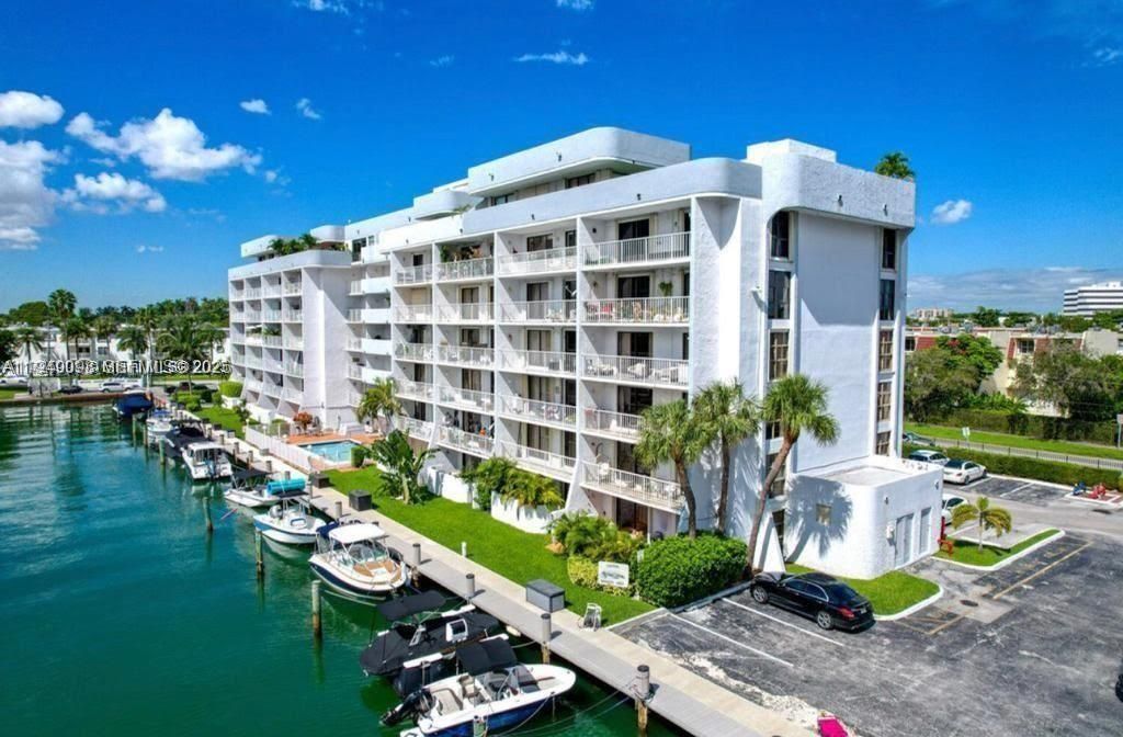 1650 NE 115th St, Unit 311, Miami, FL 33181 Photo