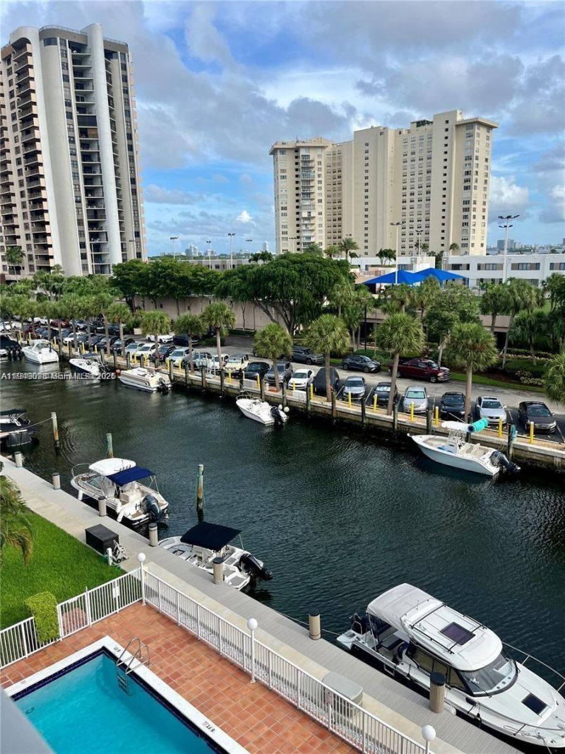 1650 NE 115th St, Unit 311, Miami, FL 33181 Photo
