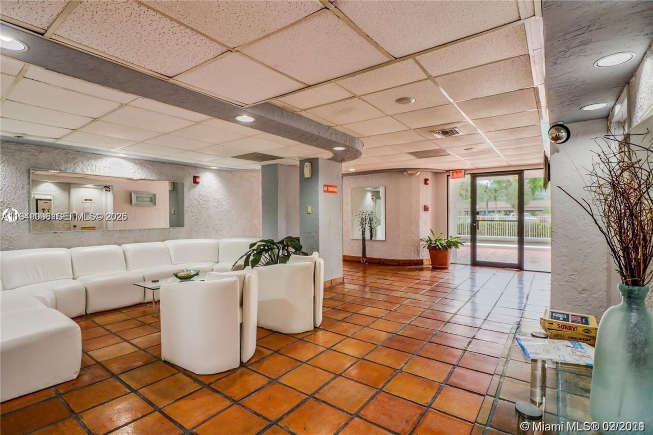 1650 NE 115th St, Unit 311, Miami, FL 33181 Photo
