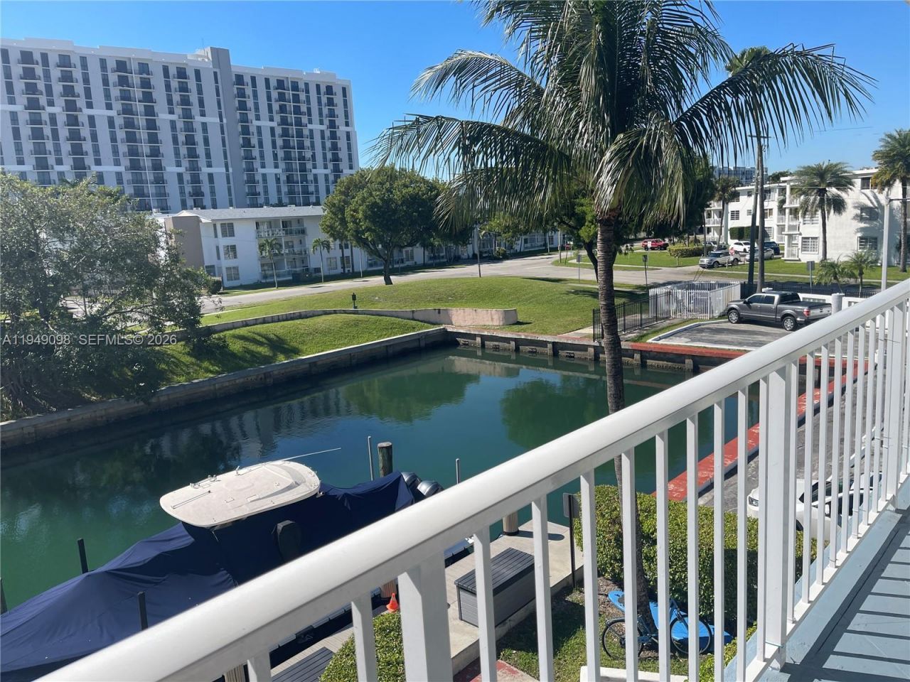 1650 NE 115th St, Unit 311, Miami, FL 33181 Photo