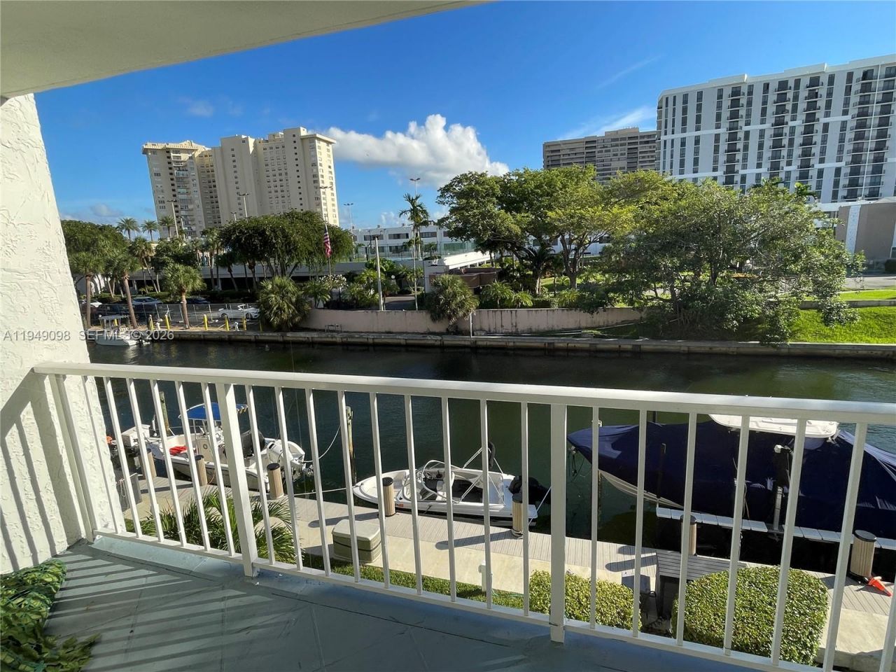 1650 NE 115th St, Unit 311, Miami, FL 33181 Photo