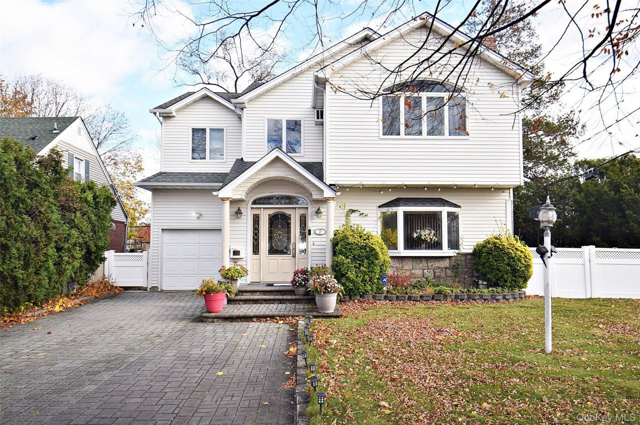 2 Aster Drive, New Hyde Park, NY 11040 Main Photo