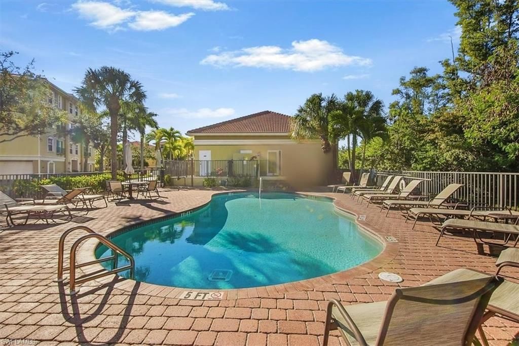 10041 Lake Cove Dr, Unit 202, Fort Myers, FL 33908 Photo