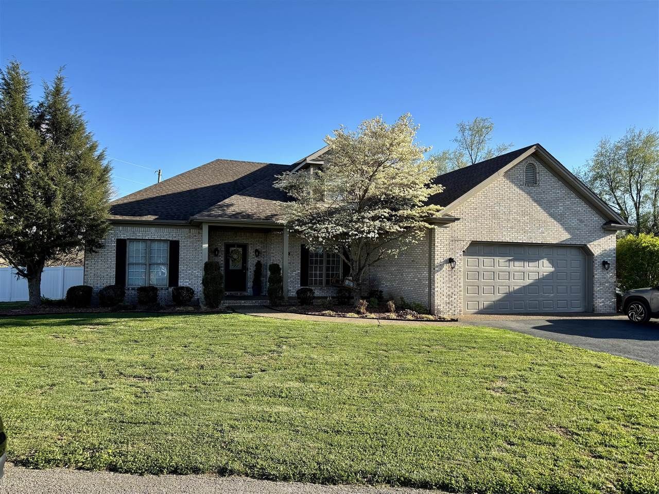 100 Oak Pointe Court, Bowling Green, KY 42103 Main Photo