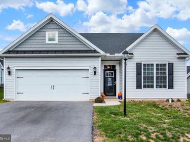 8 OSPREY COURT, GETTYSBURG, PA 17325