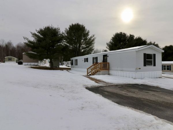 18 Purington Avenue, Mechanic Falls, ME 04256