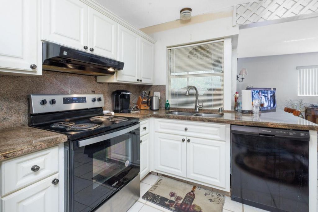 300 Michigan Place, West Palm Beach, FL 33409 Photo