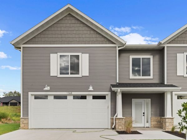 1368 Autumn Ridge Lane, Dubuque, IA 52003