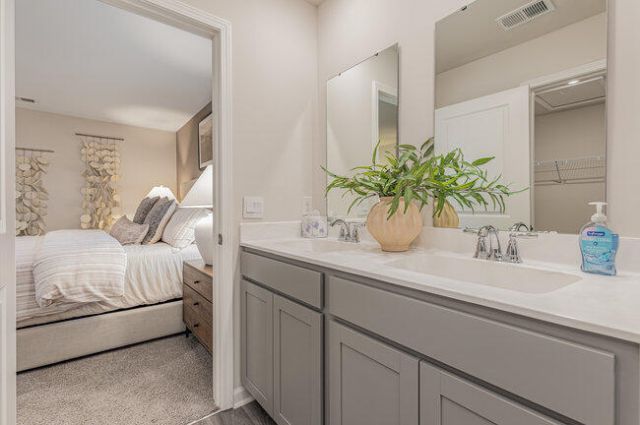 148 Stamford Road Photo 10