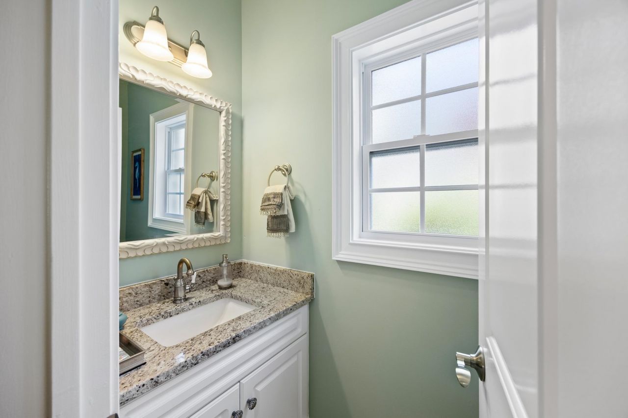 1527 Biltmore Dr. Photo 31