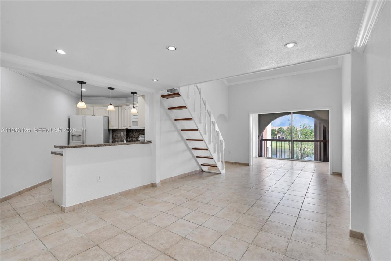10257 NW 9th St Cir, Unit 207-10, Miami, FL 33172 Photo