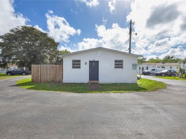 567 NW 90th St, Unit 3, El Portal, FL 33150