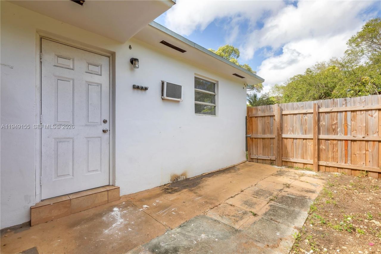 567 NW 90th St, Unit 3, El Portal, FL 33150 Photo