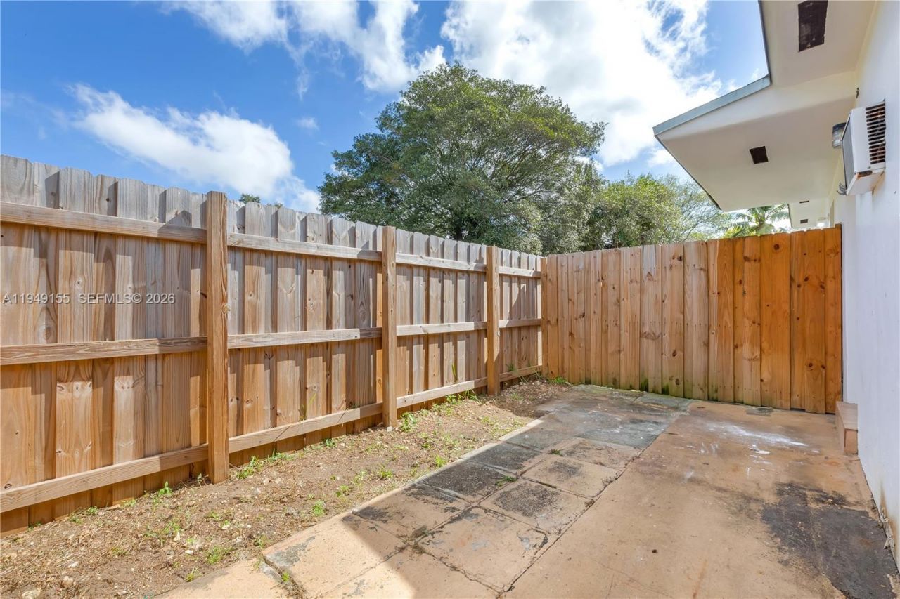 567 NW 90th St, Unit 3, El Portal, FL 33150 Photo