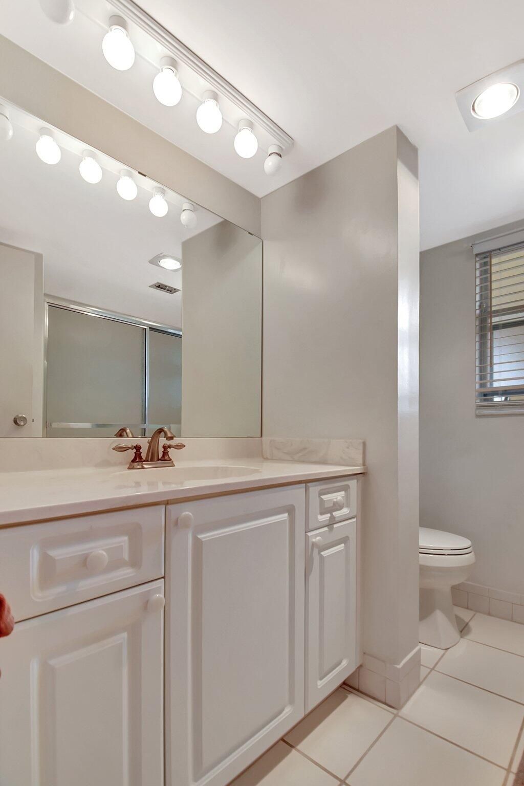 3951 Via Poinciana, Unit 415, Lake Worth, FL 33467 Photo