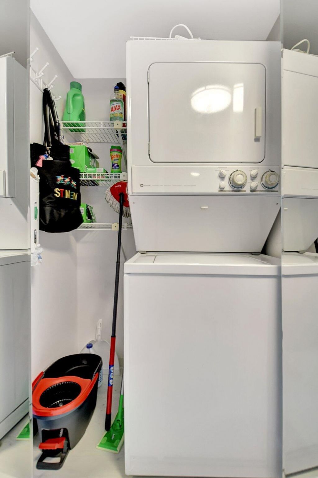 3951 Via Poinciana, Unit 415, Lake Worth, FL 33467 Photo